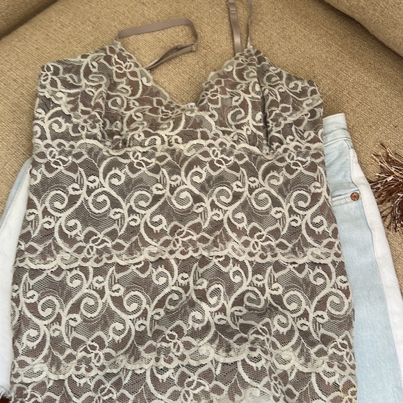 White House Black Market lace top - Picture 3 of 3